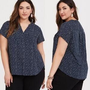 New Torrid Womens 00X Top Plus Size Navy Heart Short Sleeve Top Georgette
